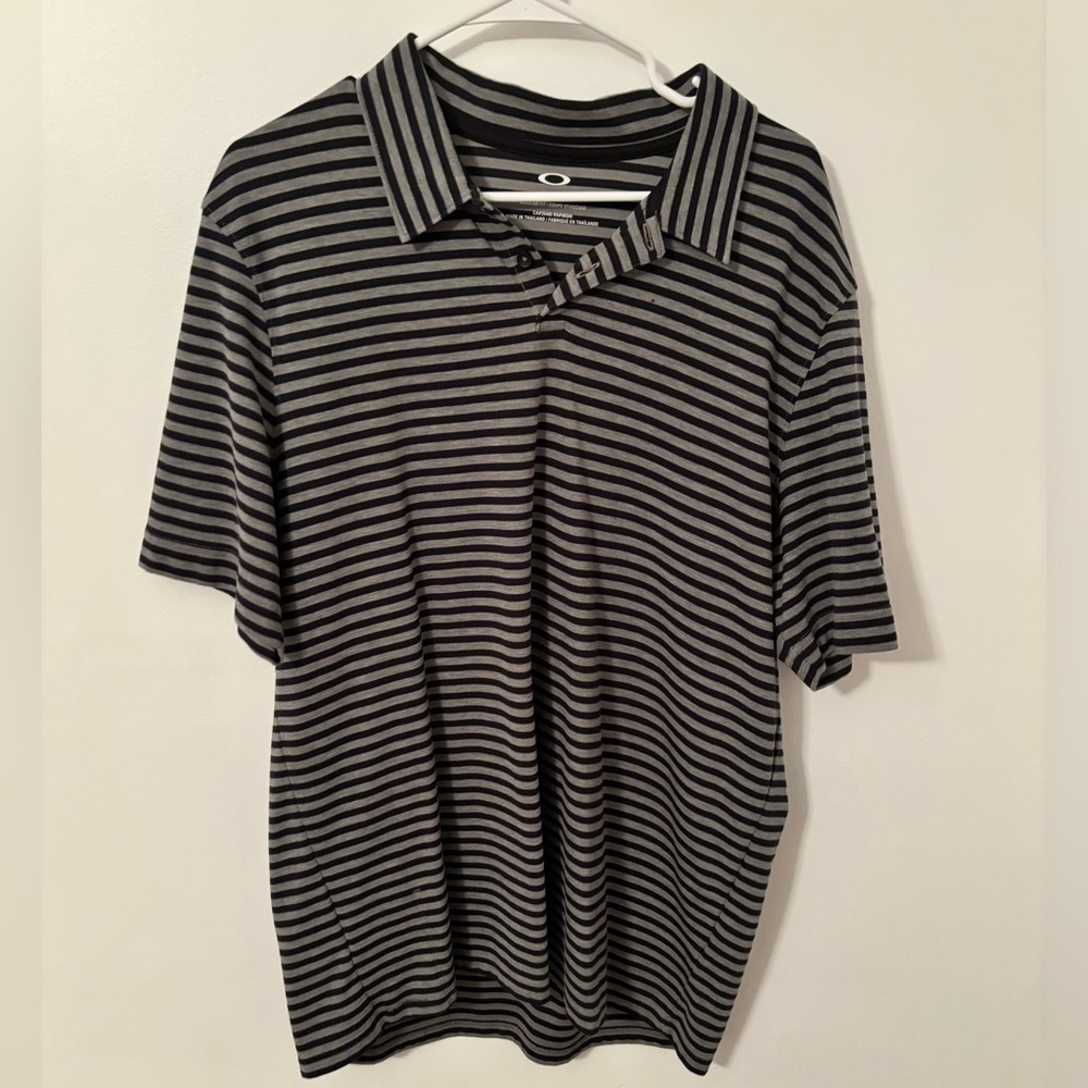 Oakley golf polo size XL
